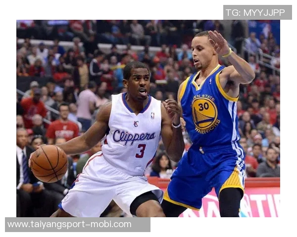 库里分享11张圣诞大战回忆照克莱一哥保罗同框老詹三度现身引热议